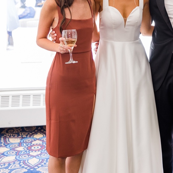 Aritzia Babaton
'90s Slit Midi Dress - Picture 6 of 7